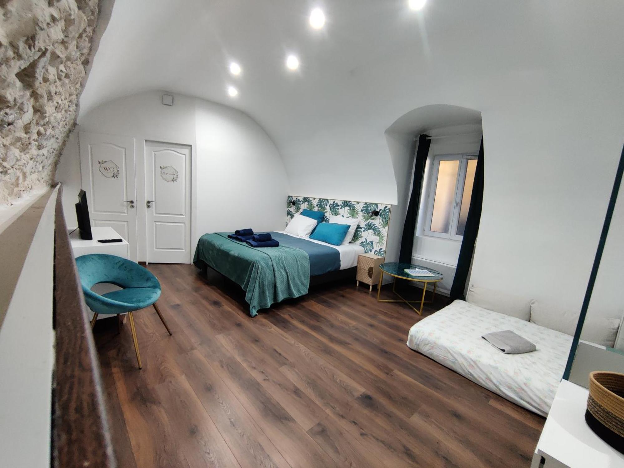 Les Du Chateau De Fenestrelle Bed & Breakfast